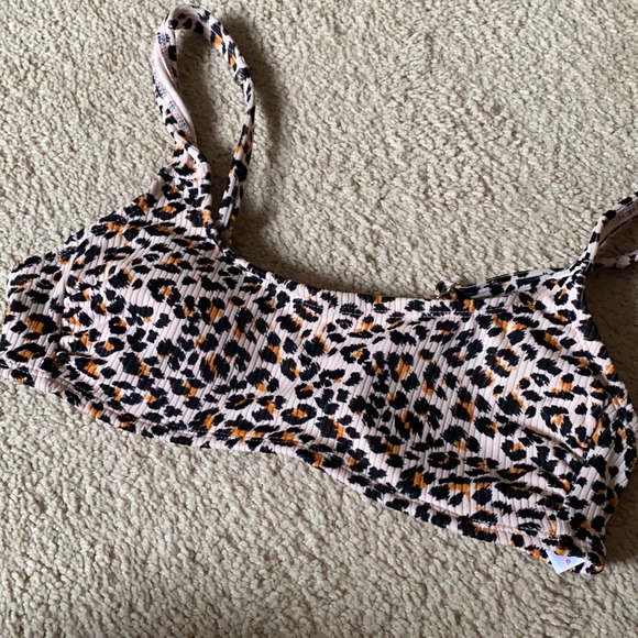 Ribbed Leopard Bikini Top - Picture 2 of 3